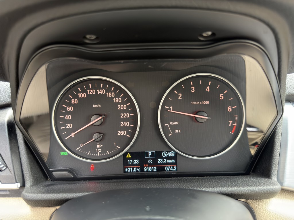 BMW 225i 11