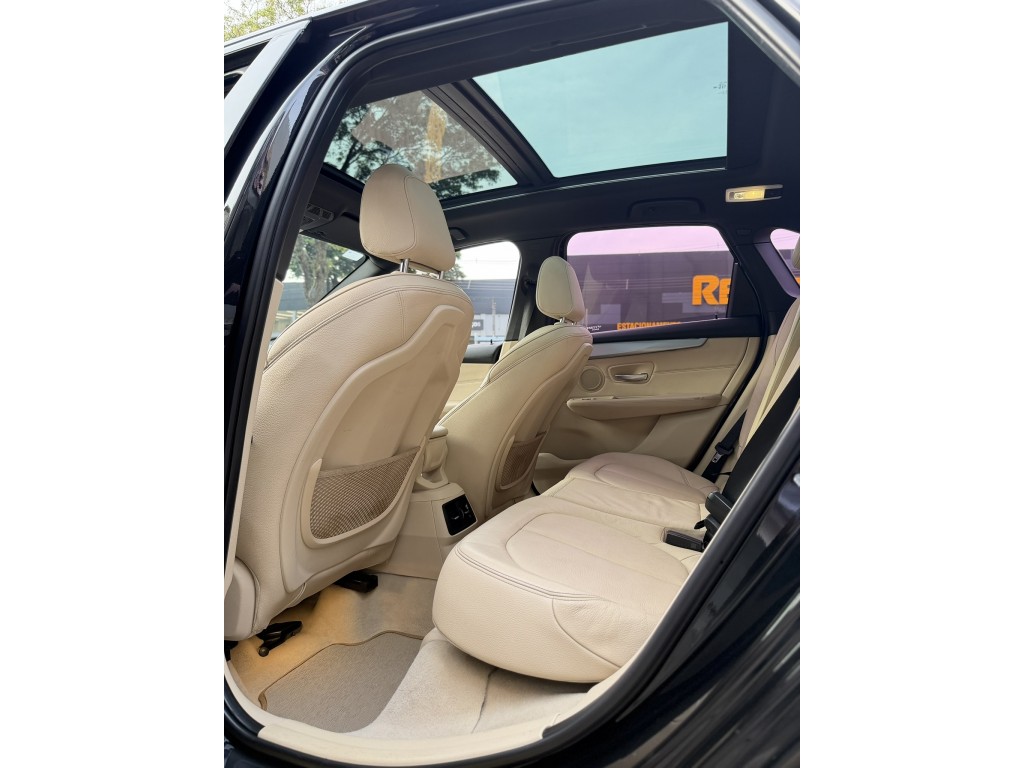 BMW 225i 13