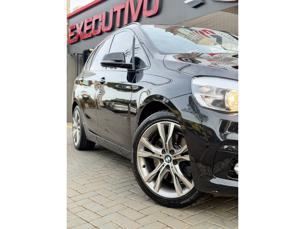 BMW 225i 5