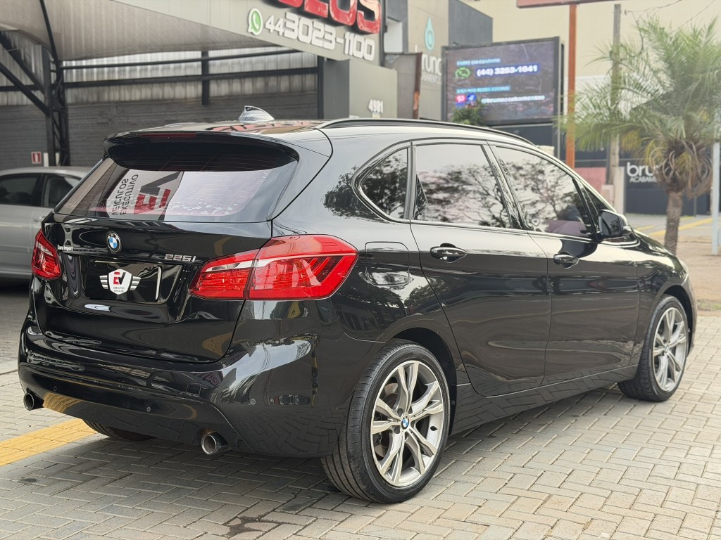 BMW 225i 7