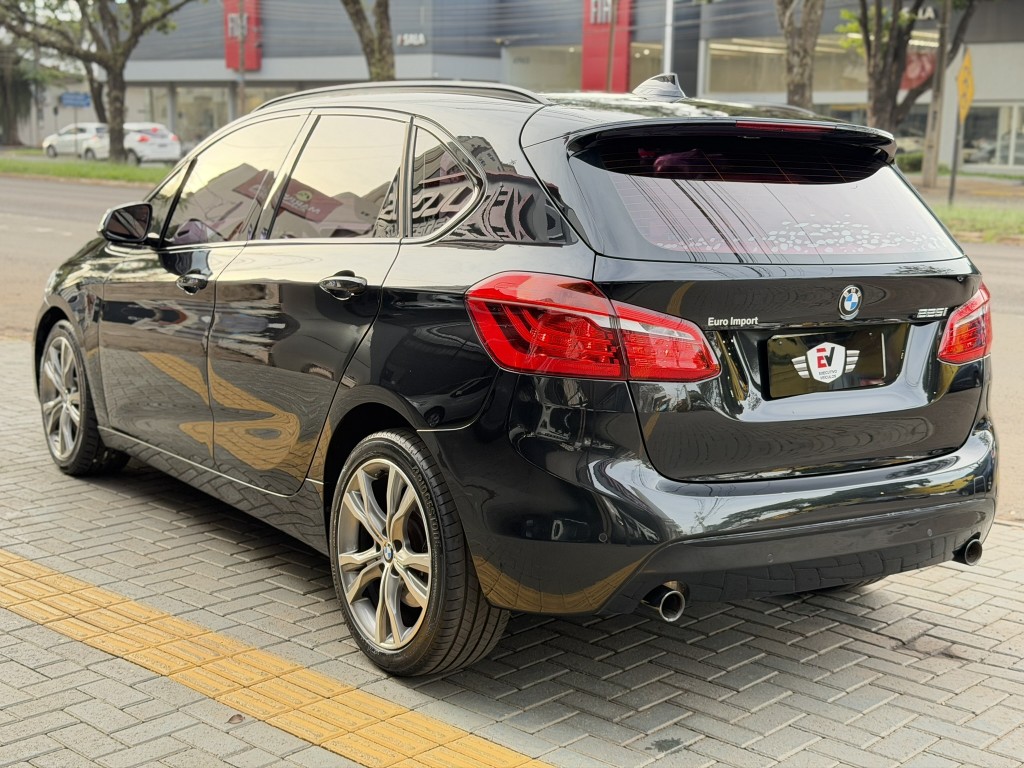BMW 225i 8