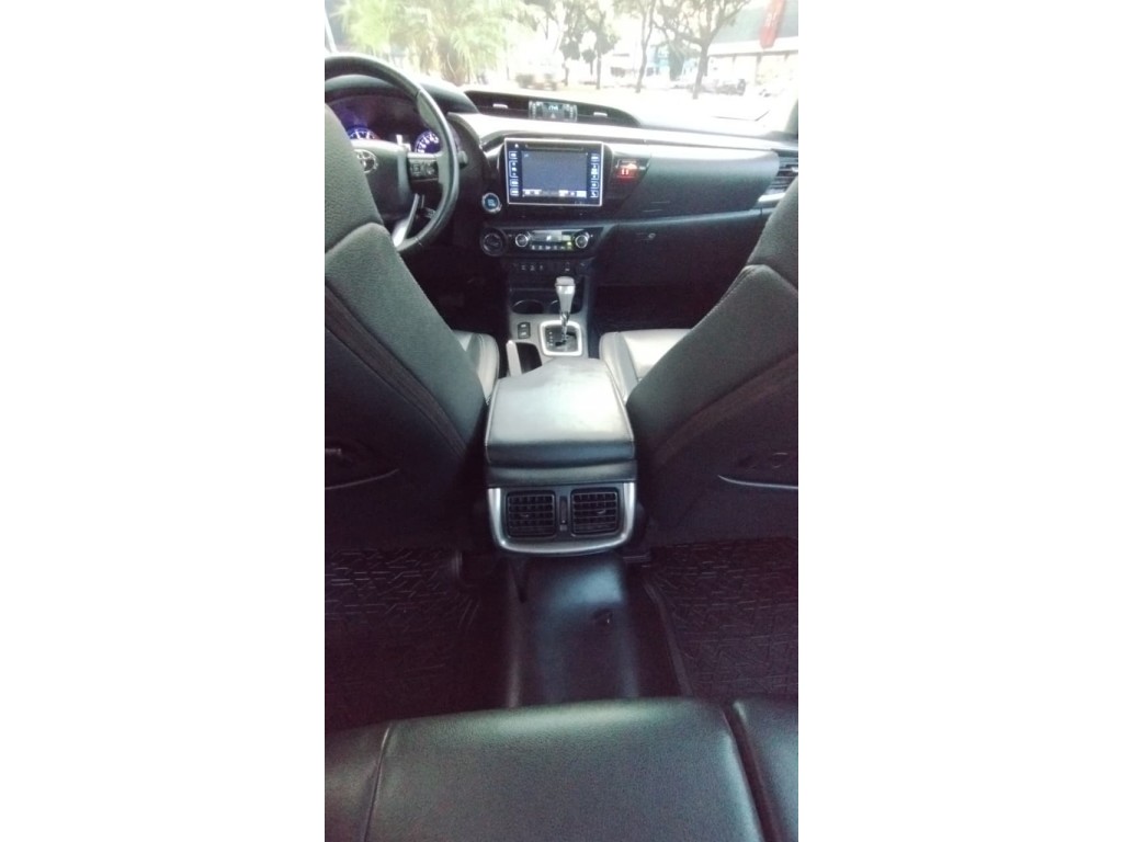 Toyota Hilux 19
