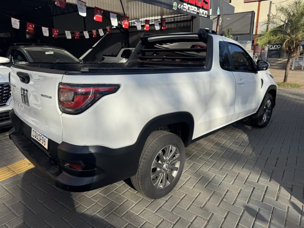 Fiat Strada 8