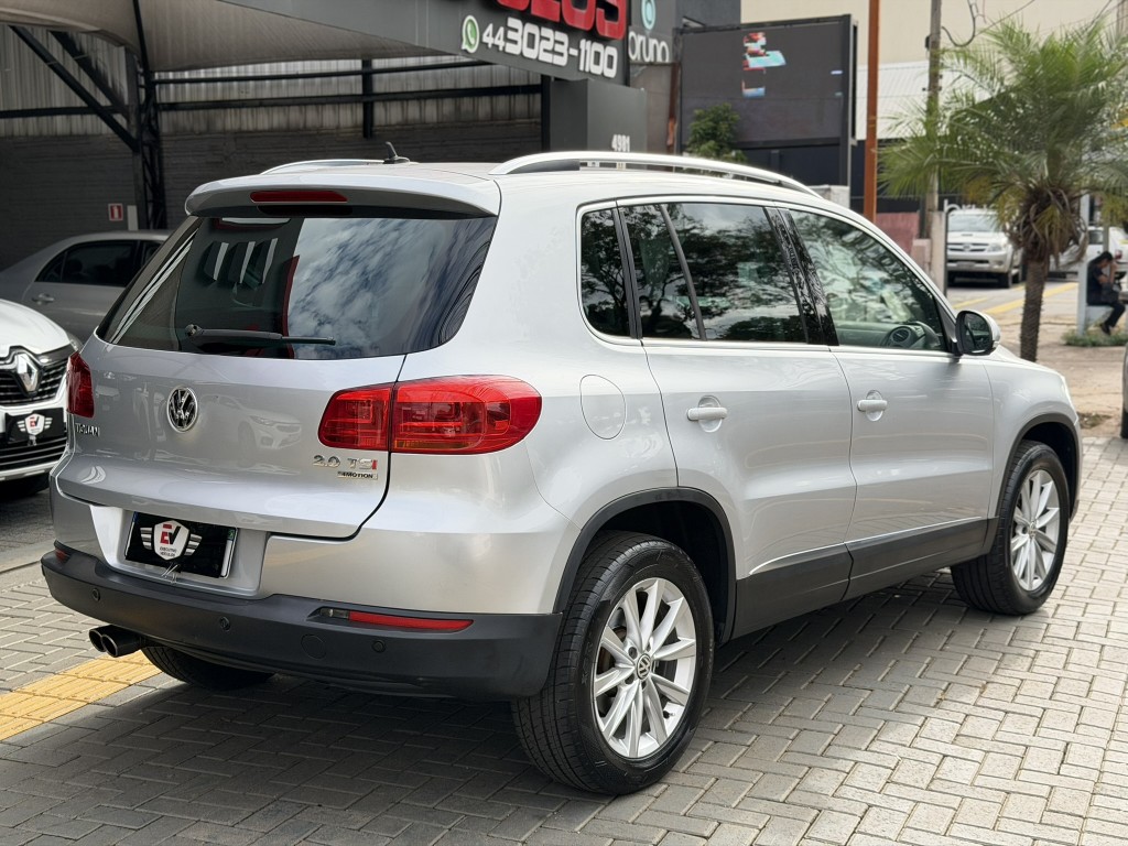 Volkswagen TIGUAN 8