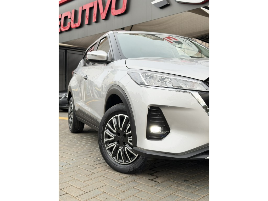 Nissan KICKS 4