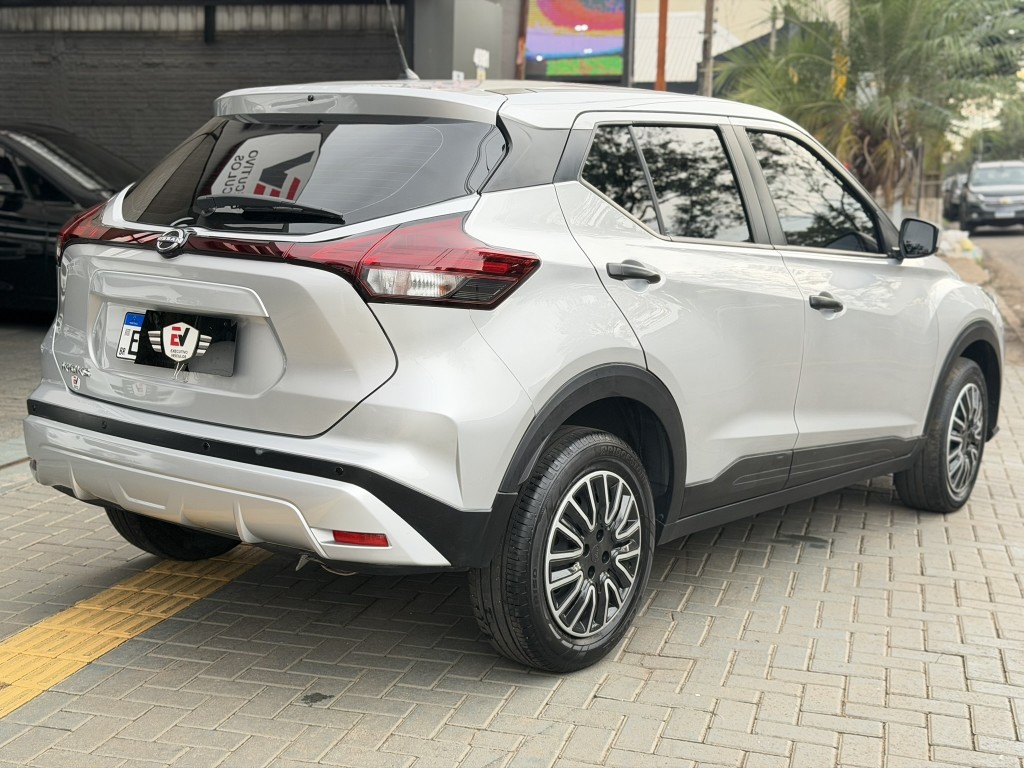 Nissan KICKS 9