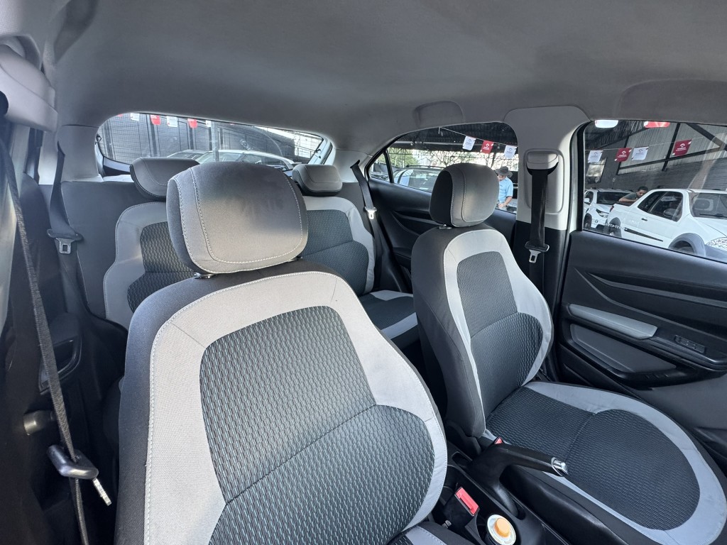 Chevrolet ONIX 12