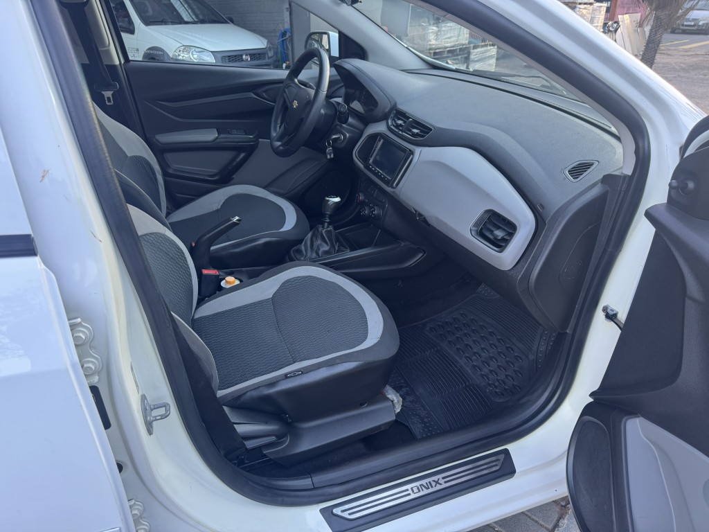 Chevrolet ONIX 14