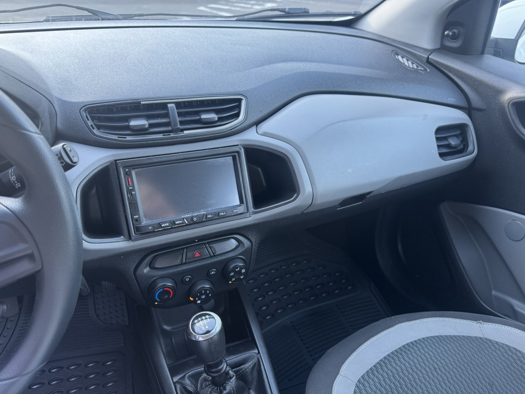 Chevrolet ONIX 15