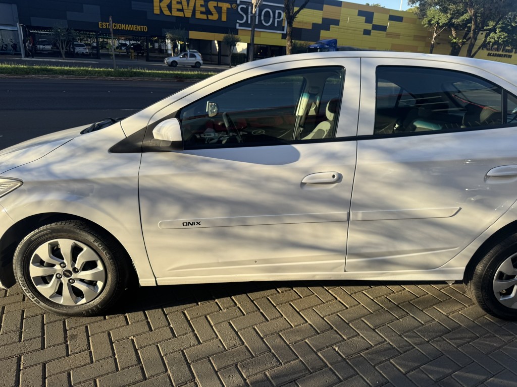 Chevrolet ONIX 5