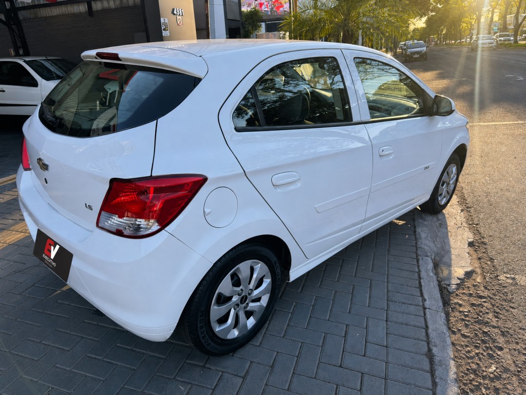 Chevrolet ONIX 8