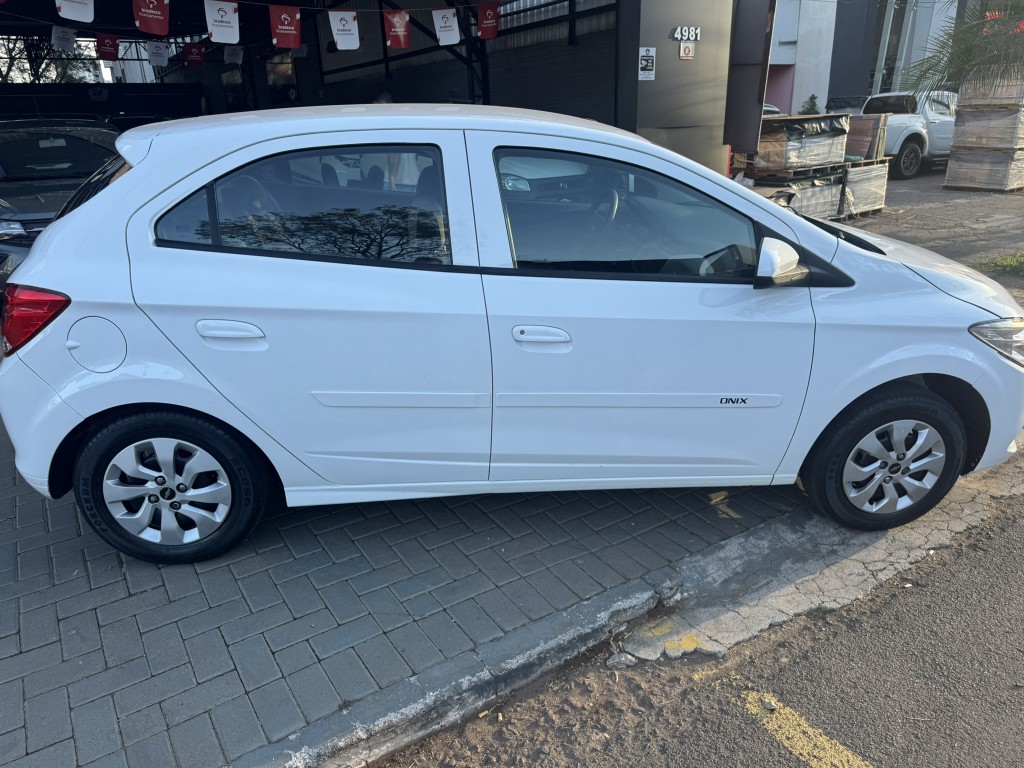 Chevrolet ONIX 9
