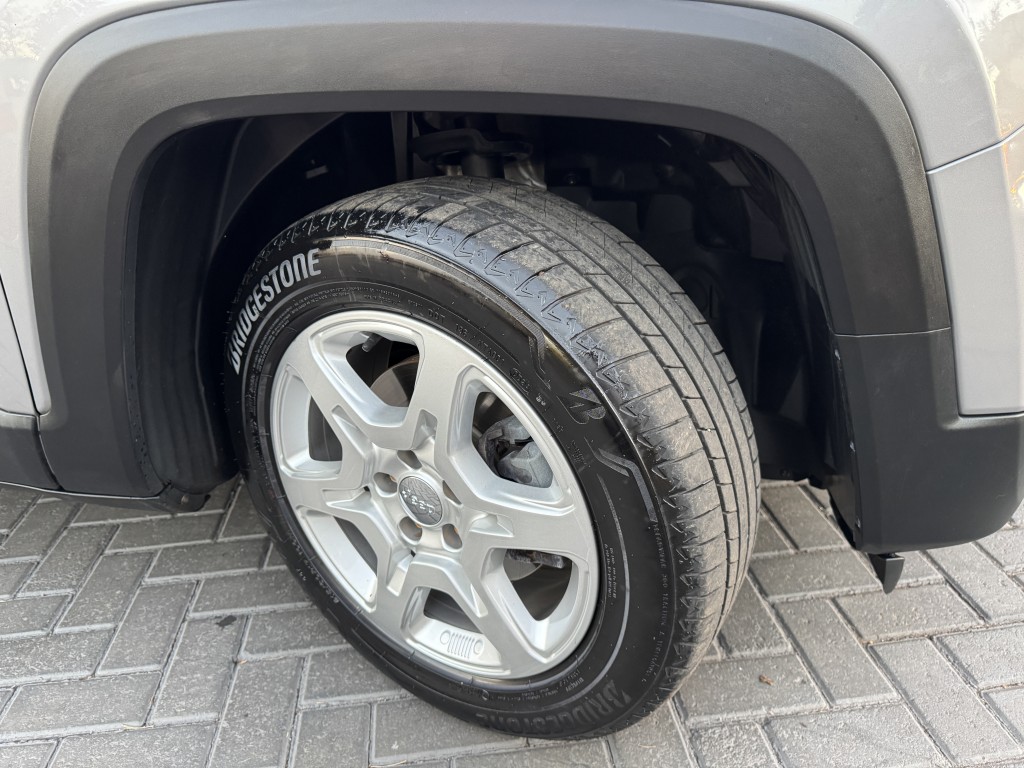 Jeep Renegade 19