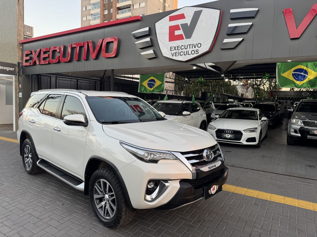 TOYOTA HILUX SW4 SRX 4X4 2.8 TDI 16V DIES. AUT. 2020