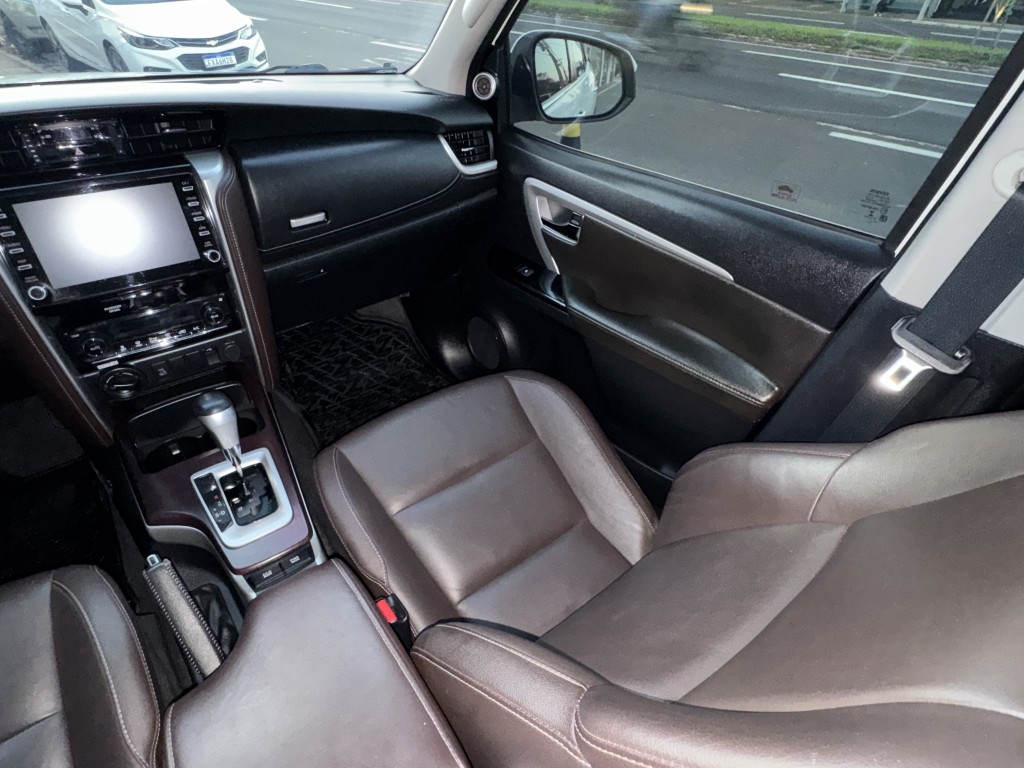 Toyota Hilux 12