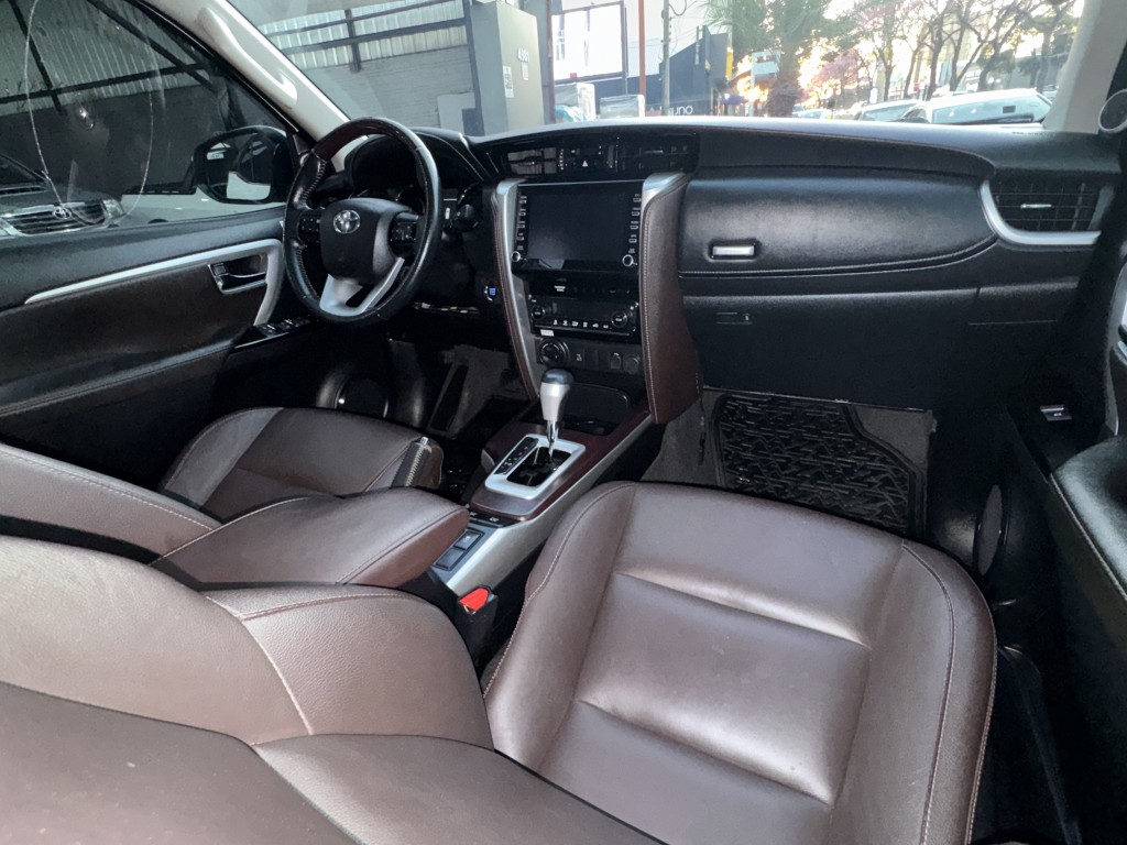 Toyota Hilux 16