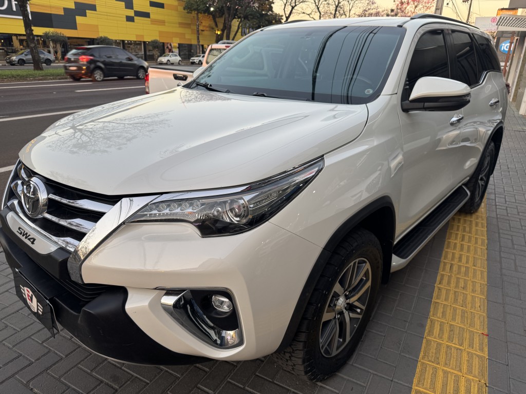 Toyota Hilux 4