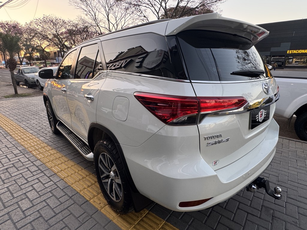 Toyota Hilux 6