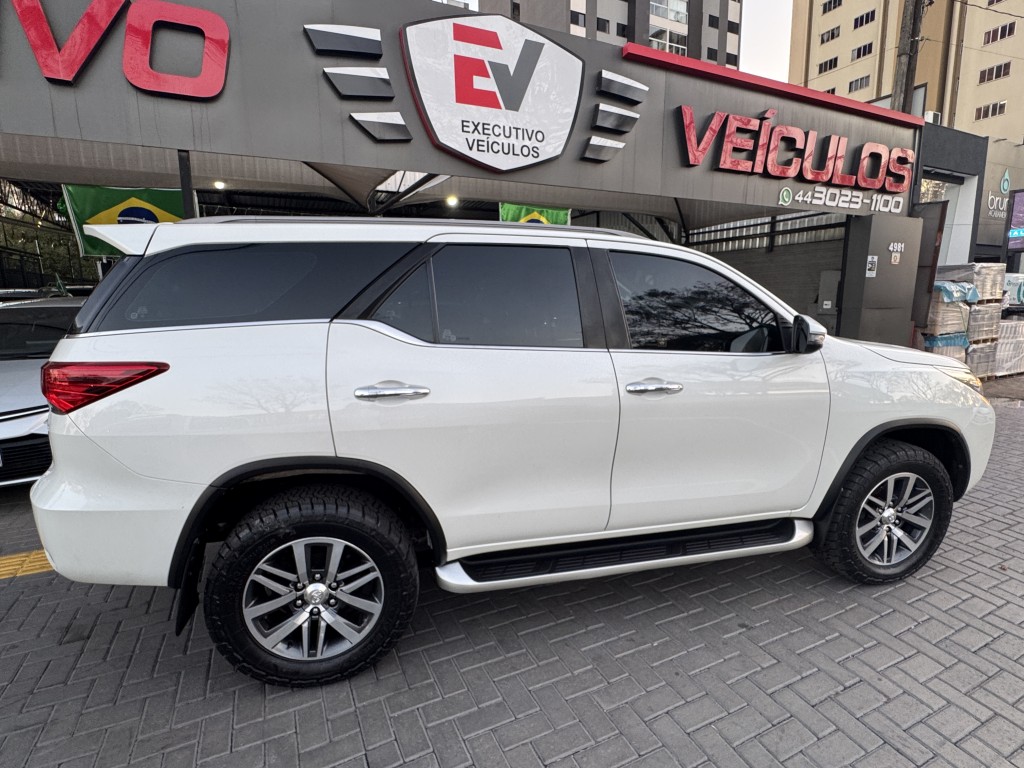 Toyota Hilux 9