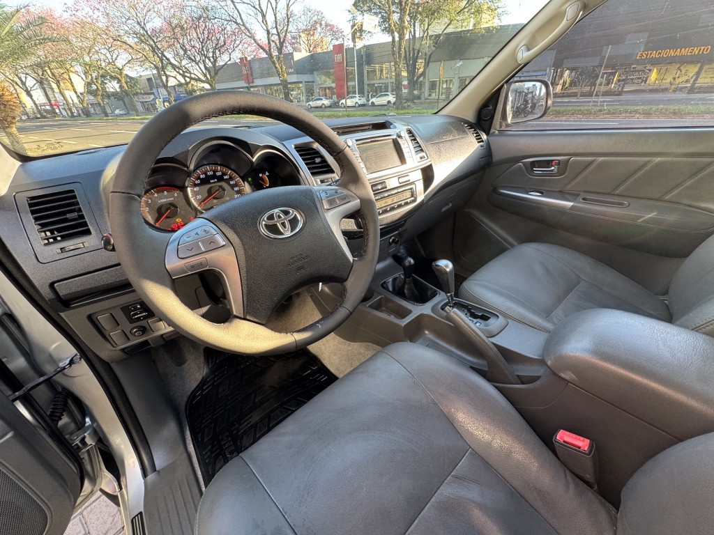 Toyota Hilux 16
