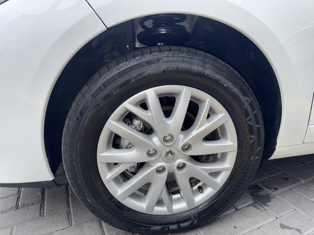 Renault FLUENCE Ac328e 54 - foto 18
