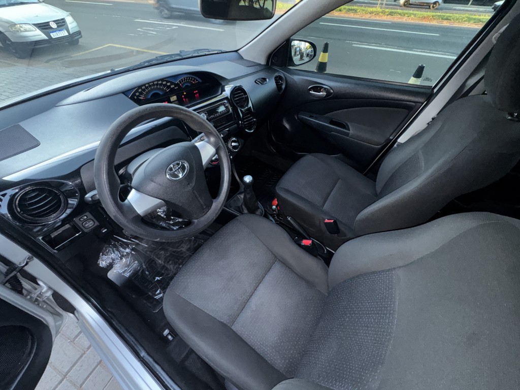 Toyota Etios E 97ae 74e - foto 11