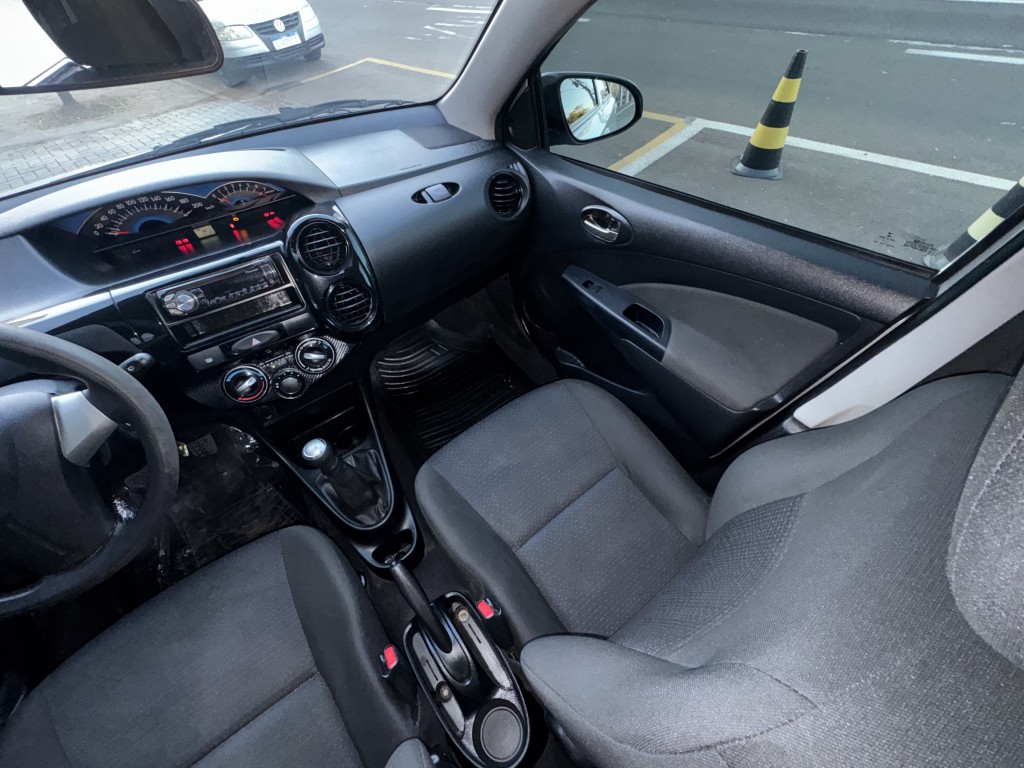 Toyota Etios E 97ae 74e - foto 13