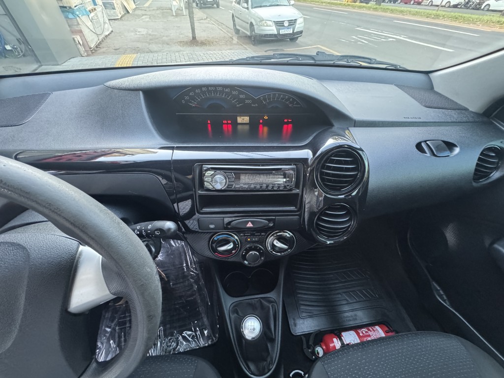 Toyota Etios E 97ae 74e - foto 14