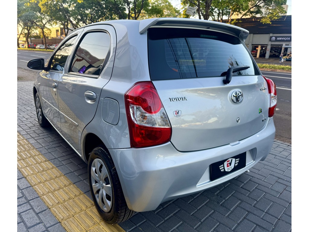 Toyota Etios E 97ae 74e - foto 6