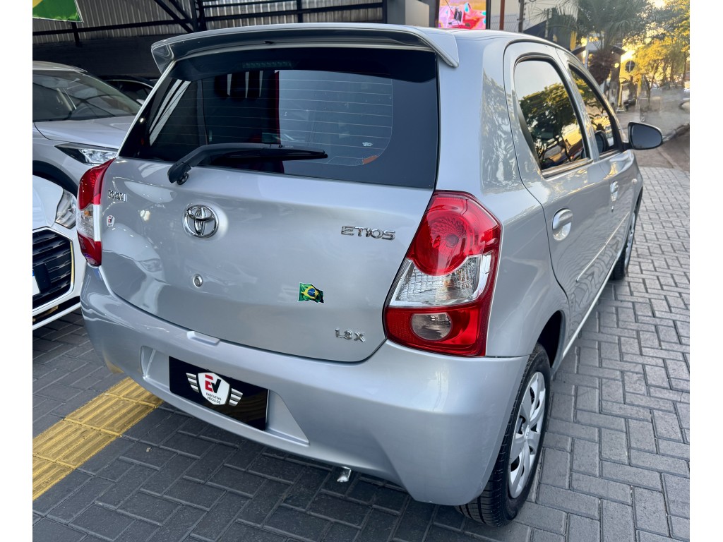 Toyota Etios E 97ae 74e - foto 8