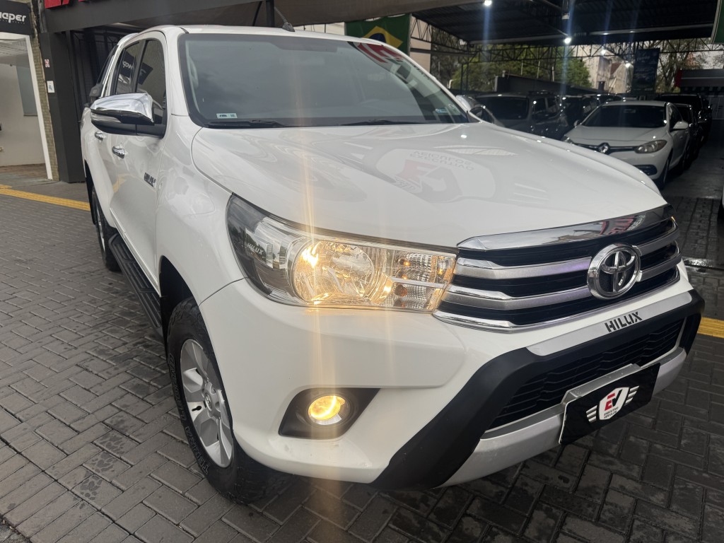 Toyota Hilux 2