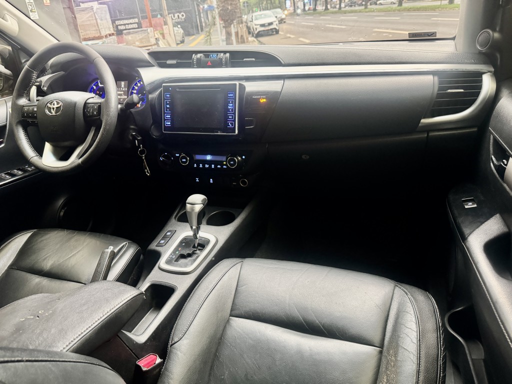 Toyota Hilux 11
