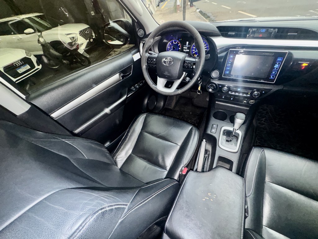 Toyota Hilux 13