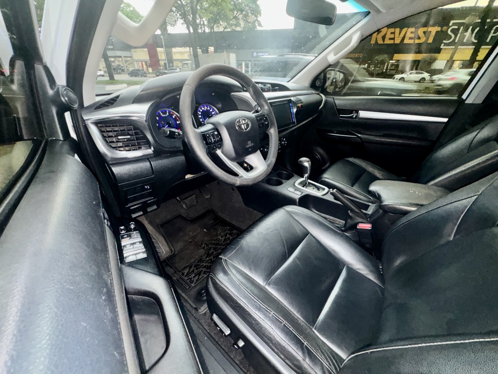 Toyota Hilux 16