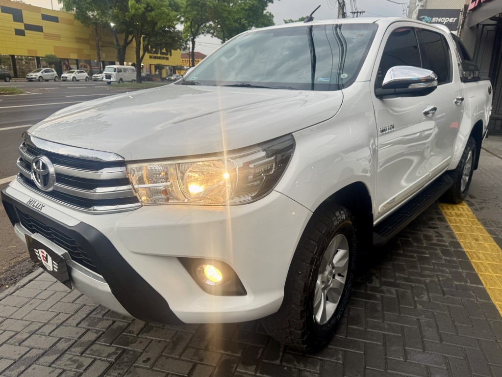 Toyota Hilux 4