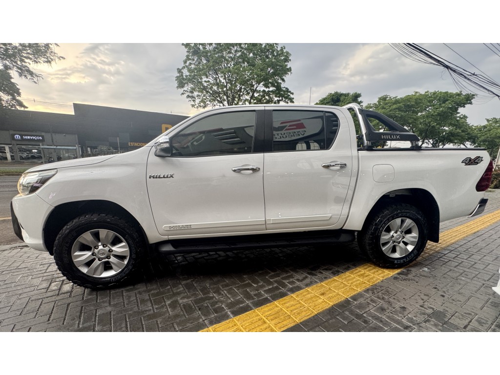 Toyota Hilux 5