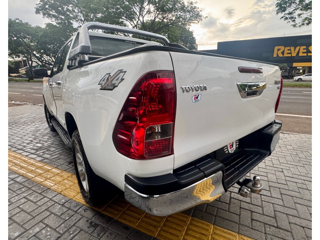 Toyota Hilux 6