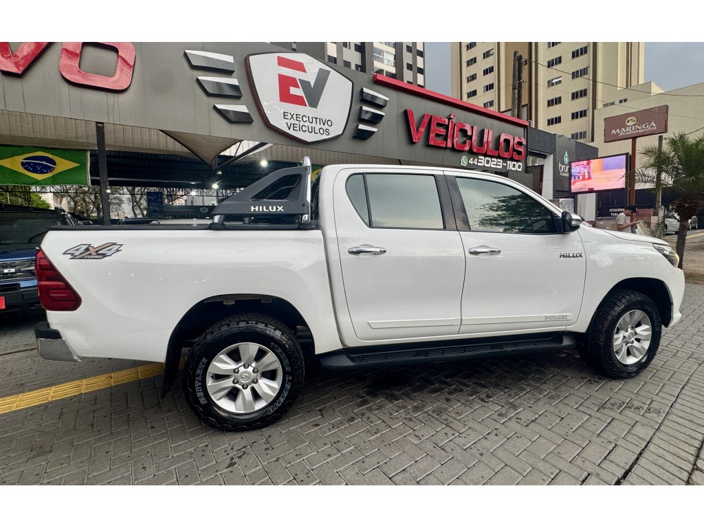 Toyota Hilux 9