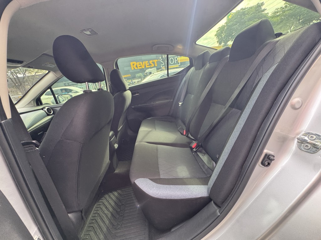 Nissan VERSA 17
