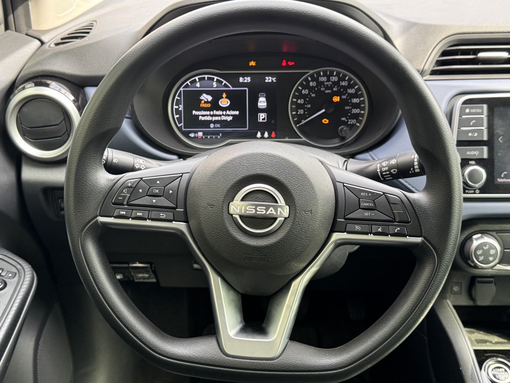 Nissan VERSA 18