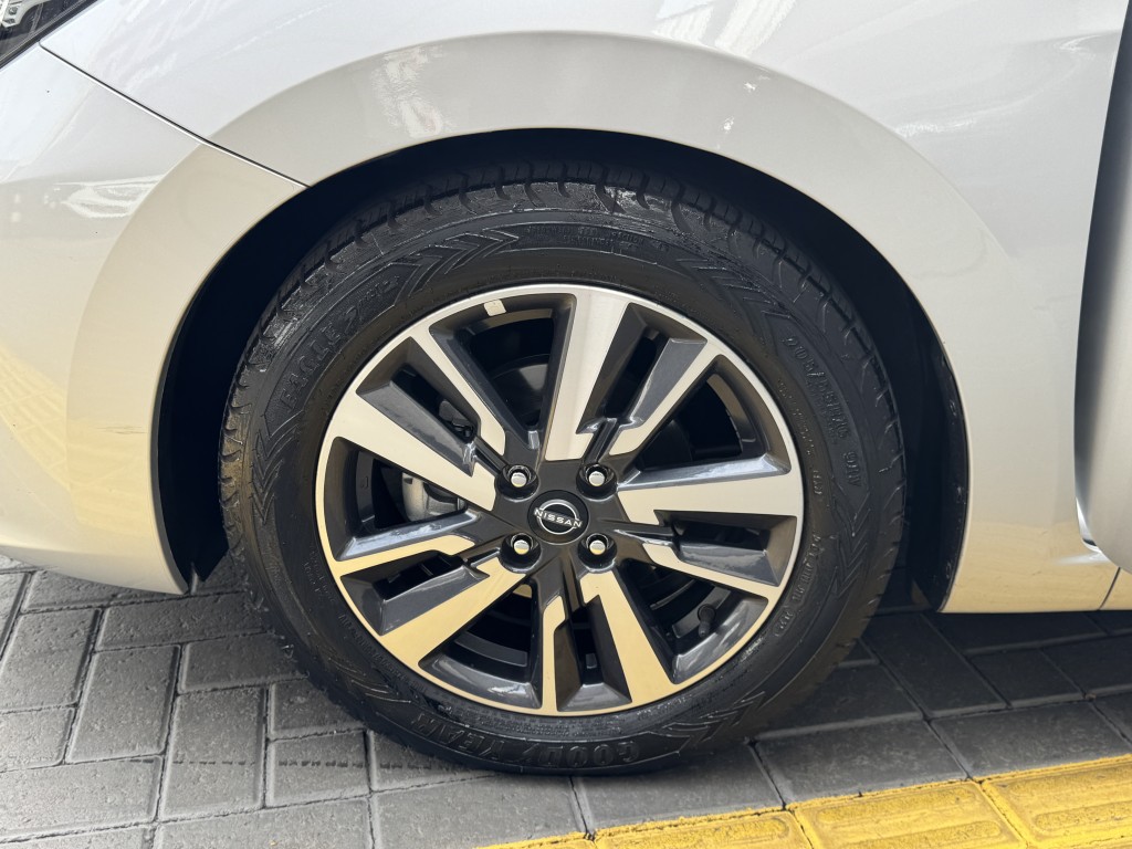 Nissan VERSA 20