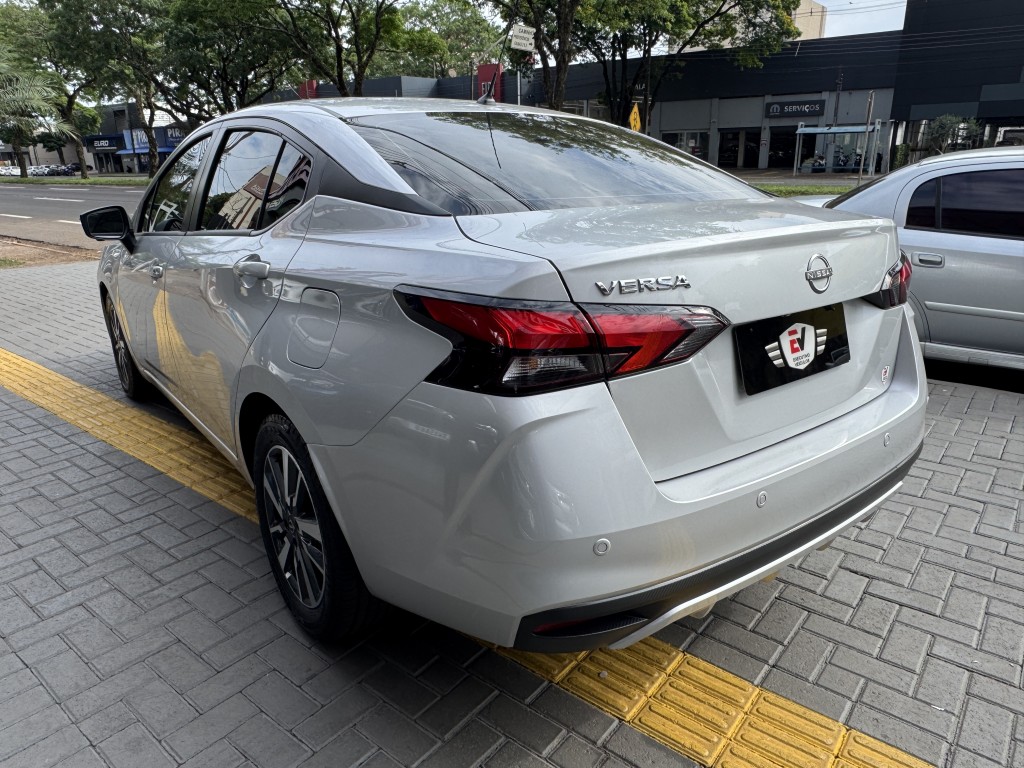 Nissan VERSA 6