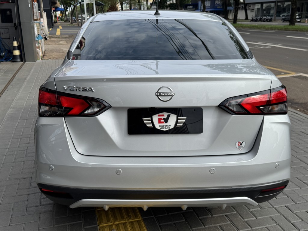 Nissan VERSA 7