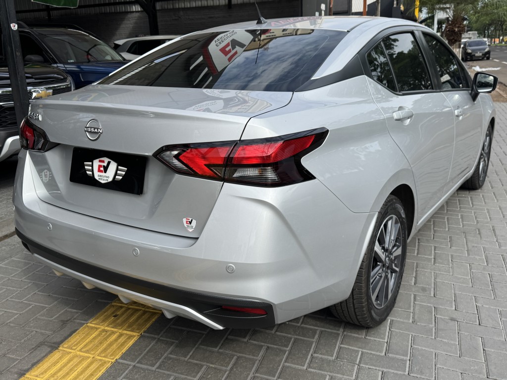 Nissan VERSA 8
