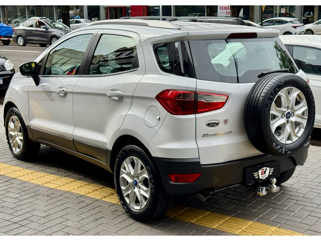 Ford EcoSport 6
