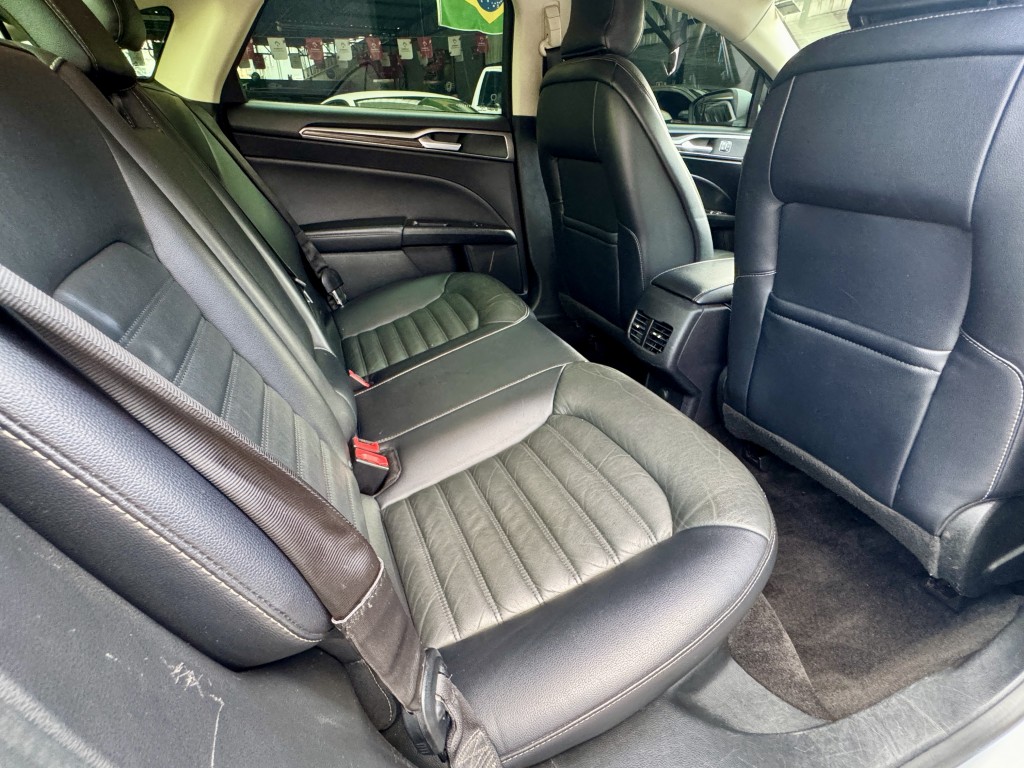 Ford Fusion 16